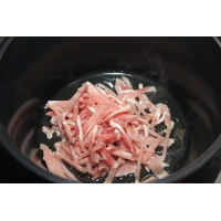 Как приготовить салат из огурцов с мясом