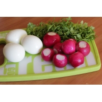 Как приготовить салат из редиса с яйцом