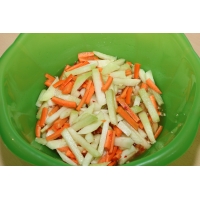 Как приготовить салат из редьки с морковью