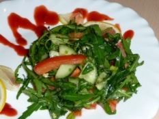 Свежий салат с рукколой