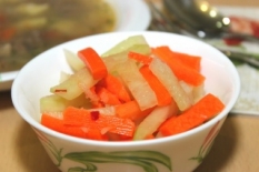 Салат из редьки с морковкой