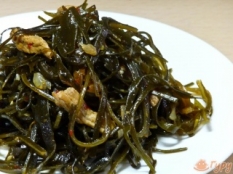 Меги-ча (корейский салат из морской капусты)