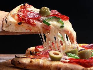 Лучшую пиццу мира готовят в Неаполе.